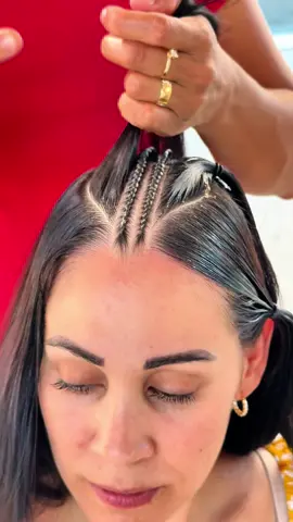 Te ha pasado que  el cliente te pida algo diferente en la mitad del peinado ?  #trenzas #hair #hairstyle #tutorial #orlandoflorida #usa #colombia #princessgirl #neatbraids #diseños #enseñanza #aprender 