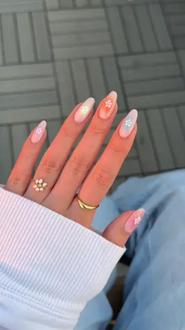 so soft n pretty 🥺🌸🐬🌷#nails #auranails #nailtutorial #diynails #nailinspo #summernails 