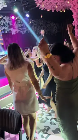 Yeni Nesilin EFSANESİ 💃  Yeni Nesil Efsane Meyhane ⚡🔥💃 ⚡Meyhane Kültürünü Yeniden Tanımlıyoruz.   🎧 Haftanın 7 günü tarzınızı yansıtan yeni nesil eğlence 💃   💃 19:30 - 01:30 saatleri arası eğlence 😍   📱 Rezervasyon İletişim : +905418350053 📍Taş ocağı caddesi 212 Avm Girişi Basın Ekspres\İstanbul #meyhane #yeninesilmeyhane #eğlence #efsanemeyhane #club #rakı #viski #muzik #yeninesileğlence #meze #dans #efsanemeyhane #darbuka #oryantal #melek #davul #djperformance #212avm 