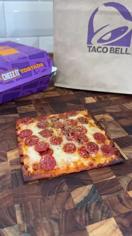 Giant Cheez-It Pizza 🧀 #satisfying #tiktokfood #tacobell #LifeHack