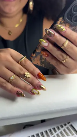 O SORRISO DA DIVA NO FINAL @beatcampos 🤩✨💅🏼🤍🤍🤍 #nails #naildesigner #fypシ #nailart #unhasdecoradas #unhasgringas #studiodeunhas #nailtrends #nailspinterest #nails3d #tutorialnailart #insponails 