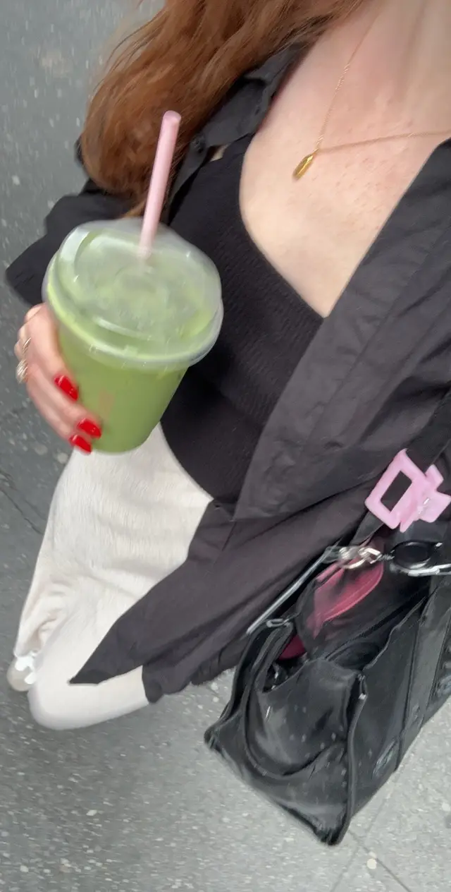 barely took any pics today but we make do #cuteaestheticoutfits #casualcuteoutfitideas #nyccorporategirl #ootdoutfitideas #recentoutfits #everydaystyle #corporategirlies 