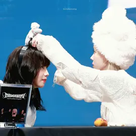 นั่งใกล้กันทีไรสาววายมันอยู่ไม่สุขจริงๆ🫠 #karina #winter #jiminjeong #aespa #fpyシ 