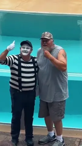 Soo funny #lol #tomthemime #totanthemime #tomtheseaworldmime #mime #seaworldmime #funartist #thebestoftom #bestreactionprank #funvibes #totanthemime #foryou #fyp #foryoupage #funny 