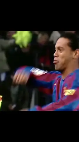 Ronaldinho's magic🪄#football #ronaldinho #barcelona #fyp #fypp 