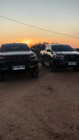 Duo hilux #CapCut #fyp #fypp #toyota #hilux #toyotahilux #hilux4x4 #diesel #dieselpower #turbo #cumidarat #2gd #viralvideo #sawit #sawitontiktok #jambipride #batak #minangviraltiktok #viral #drivermuda #bosmuda #sunda #minang #hiluxownersclub 