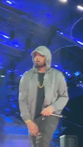 Eminem today in #Detroit 🤩 credits : https://www.instagram.com/reel/C75kC6kNWhg/?igsh=MWhyaHZpdHlhcnNsZA== • • • #eminem #eminem2024 #eminemconcert #eminemlive #slimshady #houdini #viral #fyp #stan #welcome2detroit 