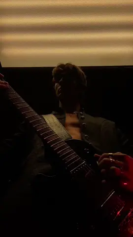 Sign of the times with guitar 🤔 #harrystyles 