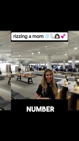 rizzing a mom 👩🏻 💕 #rizz #funny #confidence #comdey #FYP #rizz #dailyrizzlertv #momtok 