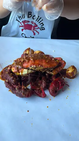 Dungeness crab 😍 #boilingcrab #seafood #seafoodboil #cajuntiktok #theboilingcrab #tbcvegas #cajun #thewholeshabang #crab #crabtok 