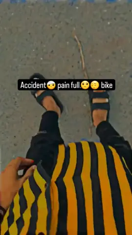 #accident🤕 #painfull😟😔 #bike #viralvideo🔥 #unfreezemyacount #foryoupageofficiall #foryou #trindingfiltar #foryoupage 