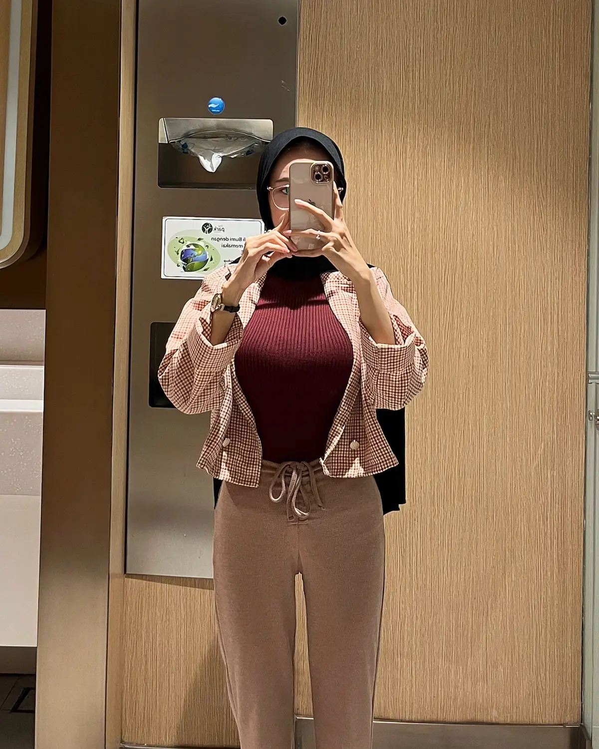 Luv luv Mirror selfie ootd Fadhilahrzk 🫨💗💅🏻