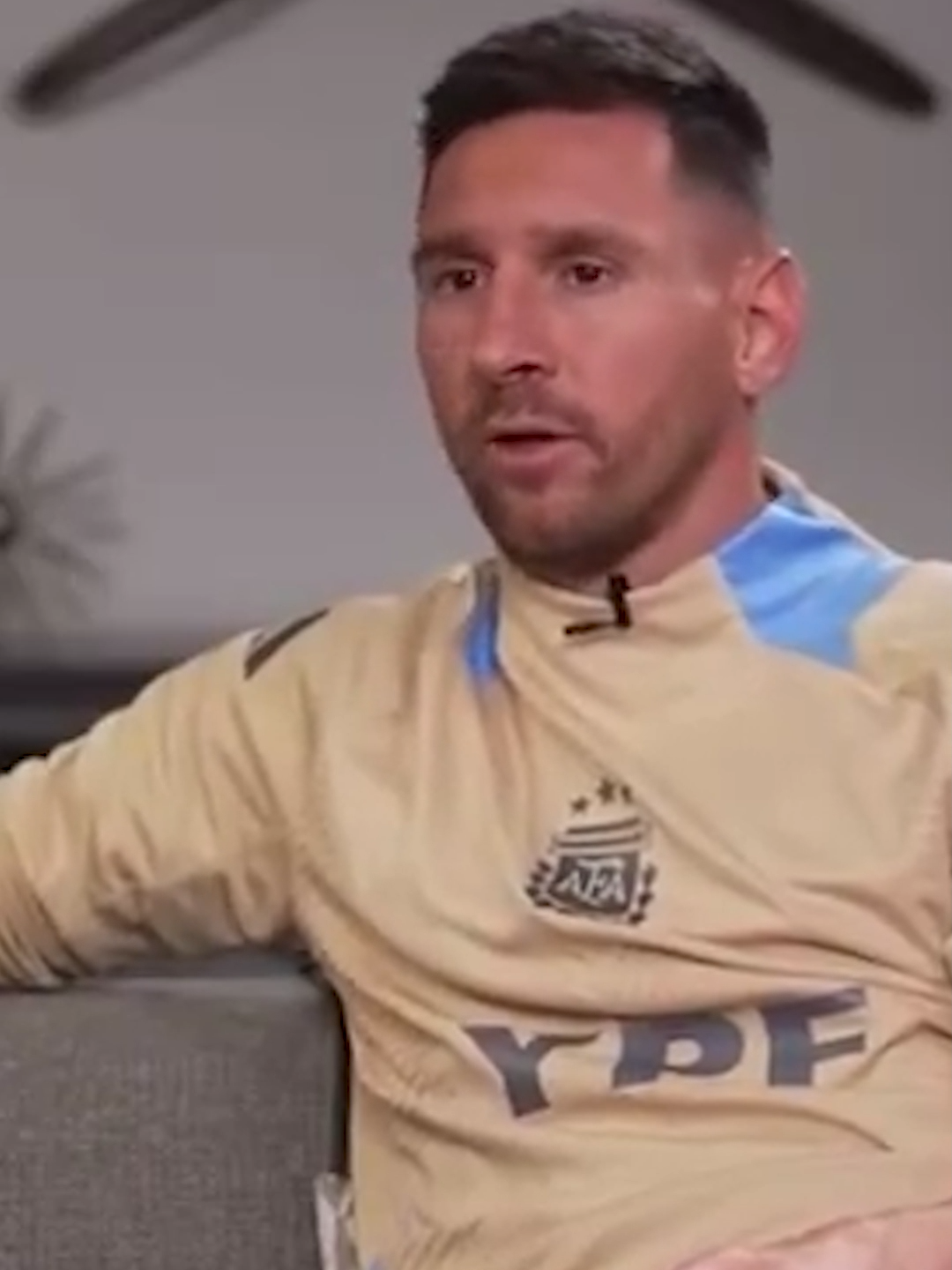 Durante una entrevista, el futbolista argentino, Lionel Messi, aseguró que actualmente el mejor equipo del mundo es el Real Madrid.