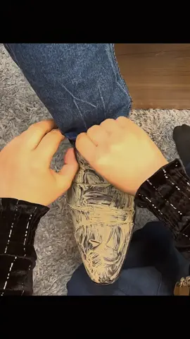 #shoeshine #workboots #shoestagram #shoes #boots #leathershoes #polish #shoesaddict #shoemaker #beforeandafter #asrm #asmrsounds #asmrvideo #asmrshoeshine #satisfying #asmrcommunity #noreup #foryou #viral #fyb 