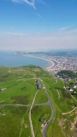 Llandudno Beach 🚋 ☀️⛱️ #llandudno #beach #sea #vitaminsea #Wales #northwales #Summer #summervibes #sun #mountain #tram #greatorme #visitwales #visitbritain #sunkissed #waves #speedboat #boat #beachvibes #beachdays 