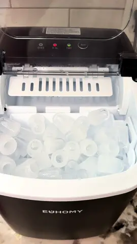 Maquina de hielo perfecta para este Calor 🔥 #icemaker #hielos #maquinadehielo #Foodie #comida #cocina #calor #palcalor #palacalor #hielos #verano #Summer #hot #hotsummer #ice 