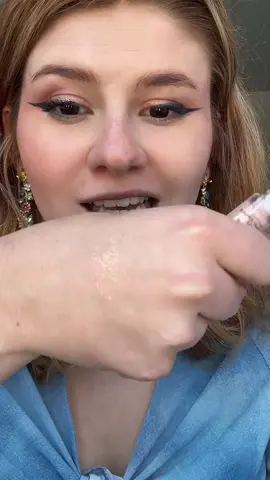 Just a touch of glitter to any look 👀👀👀