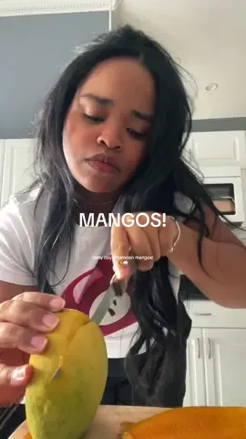i’m mango’s number one fan. 🥭 when i say i love fruit, she’s the one. #mango #mangos #mangoes #mangotree #mangoseason #afternoonsnack #snack #fruit #fruits 