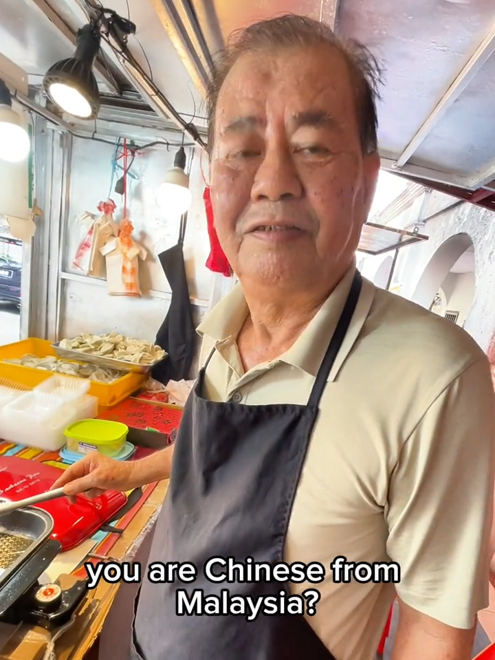 $1.10 dumplings in Malaysia 🇲🇾 #malaysia #kualalumpur #kualalumpurmalaysia #streetfoodmalaysia #streetfood #foodreview