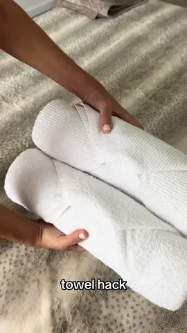 A beautiful way to fold towels💎 #Home #hack #towels #famili #MomsofTikTok #tik_tok #pool #kids #momlife 