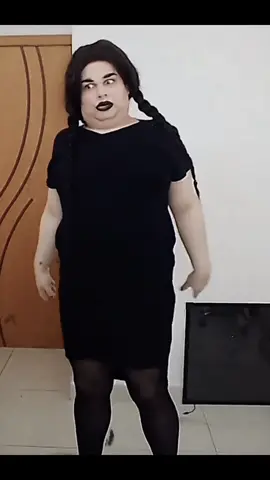 E o que dizer desse cosplay de Wandinha e dessa performance??? 😂😂😂 #wanessawolf #wanessawolfoficial #wanessawolfmemes #bloodmary #ladygaga #wandinha #wednesday 