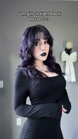 I need to do my hair ASAP. #gothic #gothicgirl #gym #gymgirl 