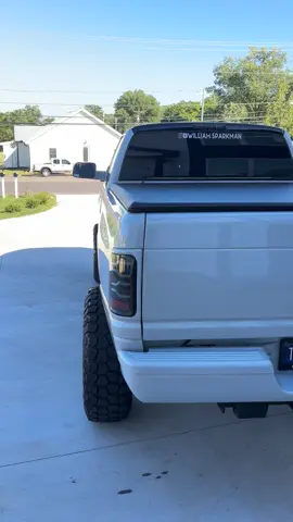 Ohhh yea. Cant wait for the headlights 👀