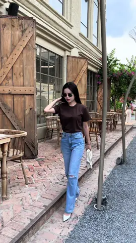 Quần xinh mà sắp hết rồi mấy chị em ơi 🥰 #REDE #photooftheday #redejeans #viral #jeans #outfitideas #homnaymacgi 