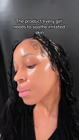 UGH I looooove a good soothing thermal water sprayy!! I could spray it ALL day it feels so good!! 😍 I have dry and sensitive skin so this is gold. Before starting my routine I love to spray it right after cleansing. If you have active breakouts and acne this will soothe you as well! #clearskin#acne#dryskin#thermalwaterspray#skincare