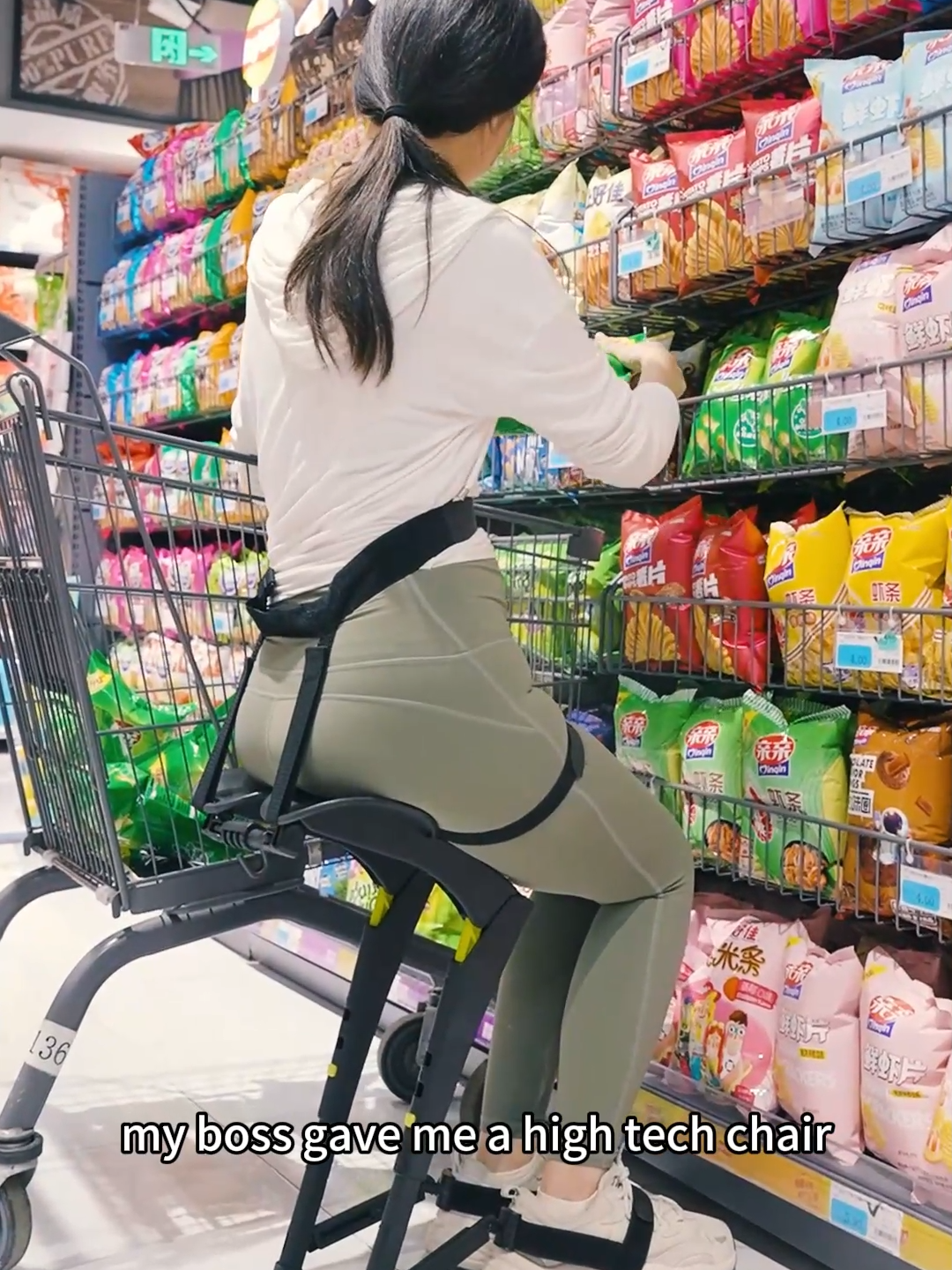 The wearable chair allows you to switch between sitting and walking freely. It is so convenient.