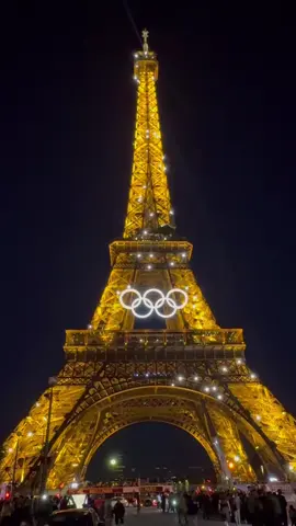 Pov: Sei a Parigi, e oggi hanno messo il logo delle olimpiadi sulla Tour Eiffel #toureiffel #toureiffelparis #olimpiadi #olimipadi2024 