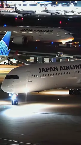 HANEDA AIRPORT 🇯🇵😉 📸: J-Sky on YouTube #a350 #a321 #b787 #airbusa350 #airbusa321 #boeing787 #airbus #boeing #japanairlines #philippinesairlines #thaiairways 
