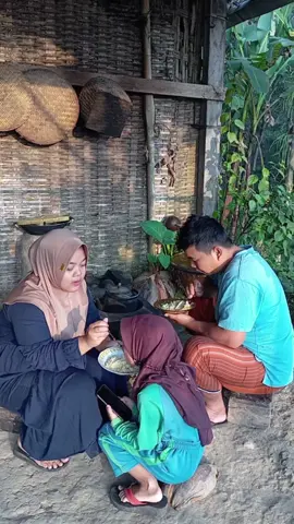 menurut kalian enakan hidup dikota atau didesa ? coba komen ya🥰