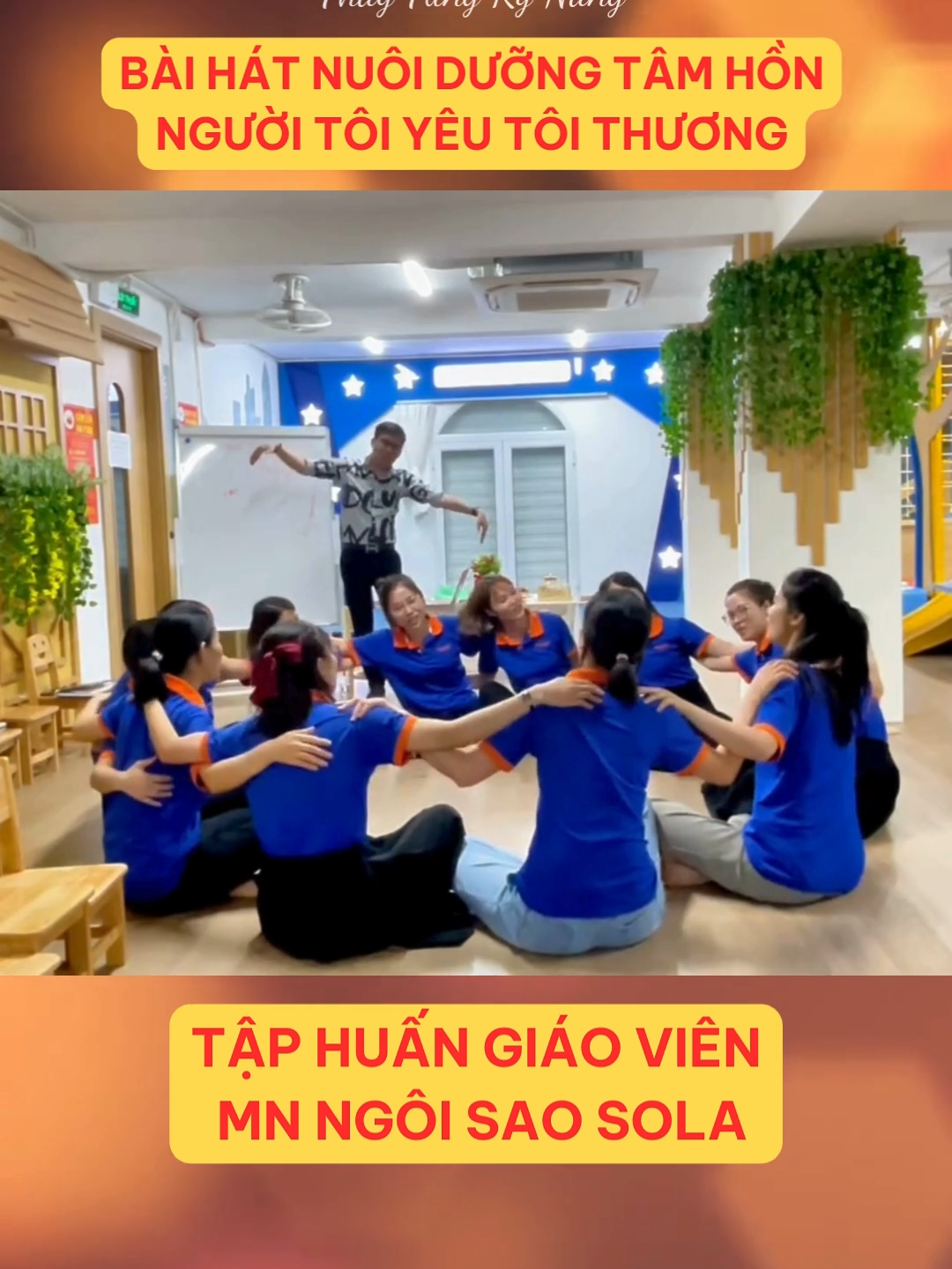 Bài hát nuôi dưỡng tâm hồn NGƯỜI TÔI YÊU TÔI THƯƠNG cùng tập thể giáo viên Mầm non Ngôi sao Sola trong chương trình tập huấn của thầy Tùng. Mỗi lần hát bài hát là bao yêu thương lan tỏa khắp nơi để cảm nhận hạnh phúc ở ngay bên cạnh chúng ta cùng những đồng đội tuyệt vời của chúng ta #thaytungkynang #sugiatruyendonglucchogiaovien #giaovienmamnon #mamnongiaitri