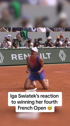 The moment #IgaSwiatek won her fifth Grand Slam title 👏 (via @Tennis Channel) #Tennis #FrenchOpen