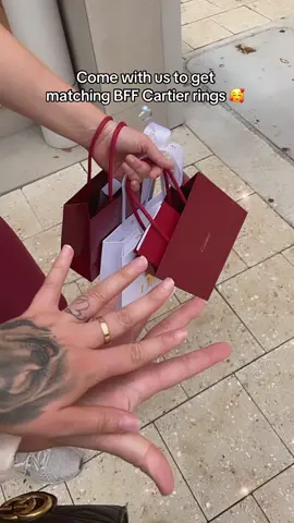 Lifelong Friendahip kinda thing 🩷 #comewithme #fypシ゚viral #Love #friendship #friend #bestfriend #cartier #travel #traveltiktok #viral #trending #fashion #inspo #creator #shopping #jewelry #miami 