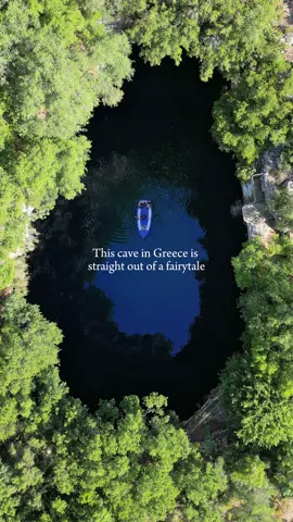 What a magical place, where the water looks like a crystal clear swimming pool 🇬🇷 welcome to Melissani Cave in Cephalonia!  #travel #fairytaleplaces #greecetravel #kephalonia #cefalonia #cephalonia #greekisland #greeksummer #magicalplaces 