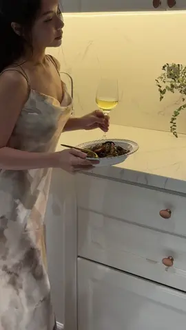 Watch my cooking videos and listen to the music. Gift for those who are solo on a rainy Saturday night We are not alone 🤭 P/s: Cuối tuần vui vẻ và yêu đời lên nháaaa  Love all 🤍 #asmr #asmrsounds #asmrcooking #cooking #dayinthelife #Lifestyle #Vlog #dailyvlog #FoodLover #food #pasta #romantic #music #qualitytime #motivation #food #thatgirl #enjoy #xuhuong 