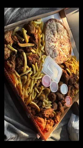 CHICKPIZZ- Cramlington #fyp #foru #foryou #foryoupage #food #Foodie #munchie #munchiebox #chicken #chickenbox #eatwithme #eat #eating #unbox #takeaway #pizzashop #pizza #garlicbread 