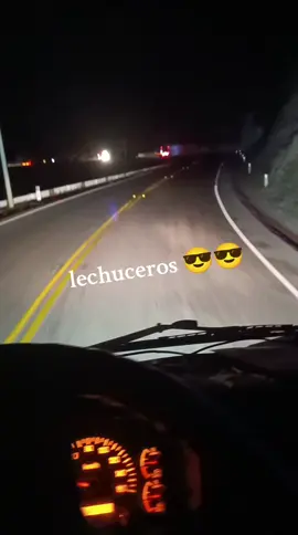 full nochecita 😎😎😎 #carreteracentral #limaperu #huancayo_perú🇵🇪❤ #isuzu1300 #camionerohuancayo #camioneshuancayo 