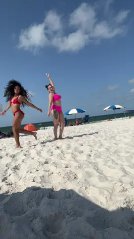 The amount if times we did this to get in the middle of the camera😂 you can see us coming up slower and slower @Shelimar Neris Santi #pensacolabeach #beachday #florida #beachvibes #sand #beachdays #floridainfluencer 