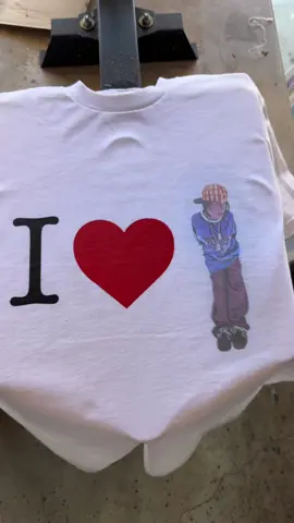 Who else ❤️ billie? #fyp #foryoupage #bilkieeilish #billieeilishedits #biliieeilish #billieeilishshirt #queer #tahirt #silkscreen #silkscreenpolymerclay #clothingbrand 