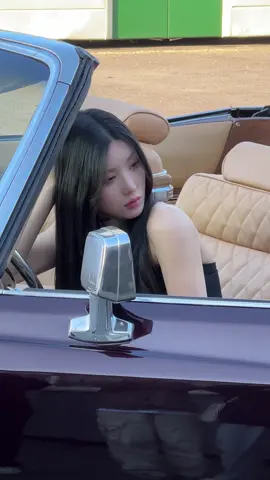 깊게 파고드는 이 Thrill🩶🩷 #권은비 #KWONEUNBI #SABOTAGE