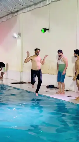 Jab larkiya pool jti ha 🤣 #basasbutt #buttfam #fypシ゚viral #onemillionaudition #CapCut #100k #trending #fourpage #transformation #fypシ 