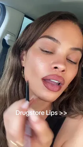 One of my fav drugstore lip combos 💋  nyx liner “cocoa” and burts bees tinted balm “pomegranate”