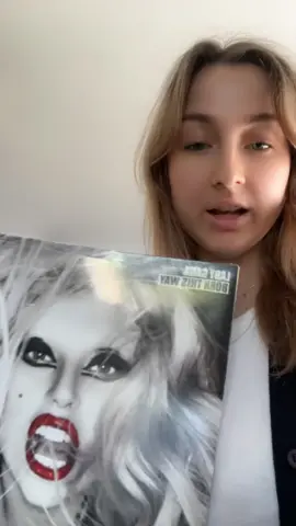 Je remercierais jamais assez Lady Gaga d’avoir sorti Born This Way #unboxing #ladygaga 