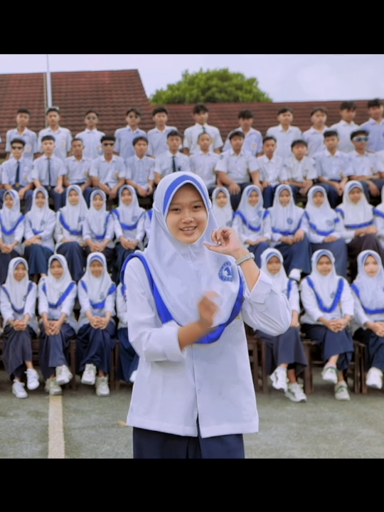 SPENTRA  SMPN 01 TERARA Lombok Timur  Vidio By : IG : Timbang Momot  #smp #terara #spentra #lomboktiktok#viralvideo#perpisahansekolah#fypp#masasma#masasmp#putihbiru