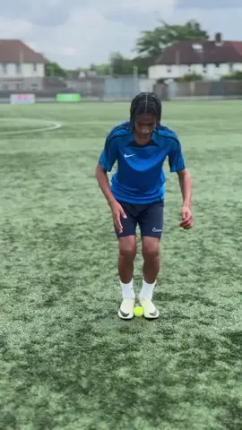 Session with Manchester United Prodigy JJ 💫 #kickups #shooting #football #academyfootball #fyp #viral #manchesterunited 