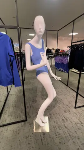 “me?” ahh pose😭🙏 #mannequin #fyp #viral #xyzbca #trending #foryou 