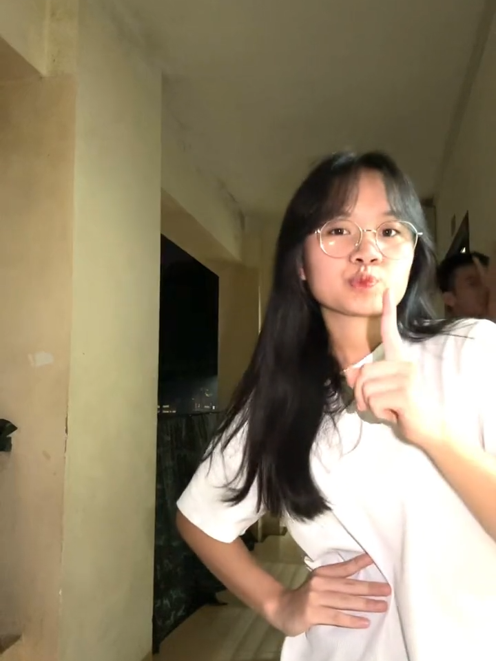 Mấy nay trời mưa quá !! @phtn_nhii2675 @khinaogiamduoc5kgdoi ( Dc: @ng.giaps ) #dqn #Tiktokgiaitri #TiktokdanceVN #trending #dance #xuhuong #xuhuongtiktok #fyp #camtucau